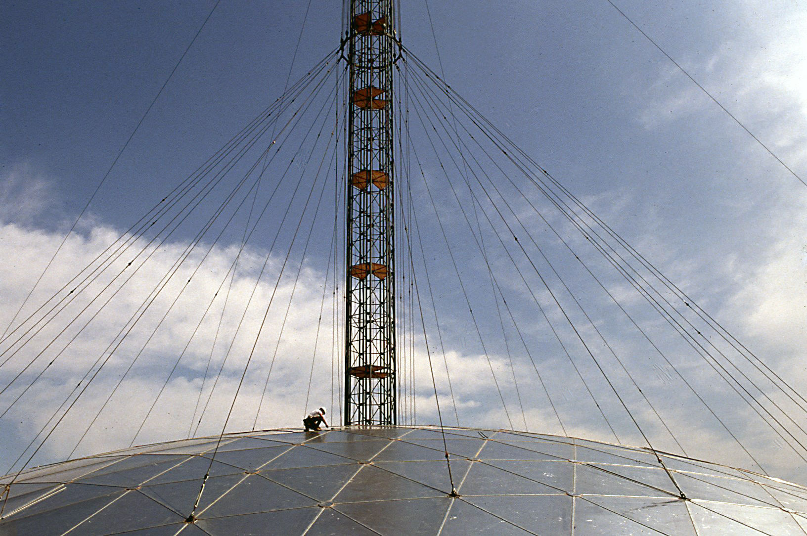 1990-05-22 - Up on the roof